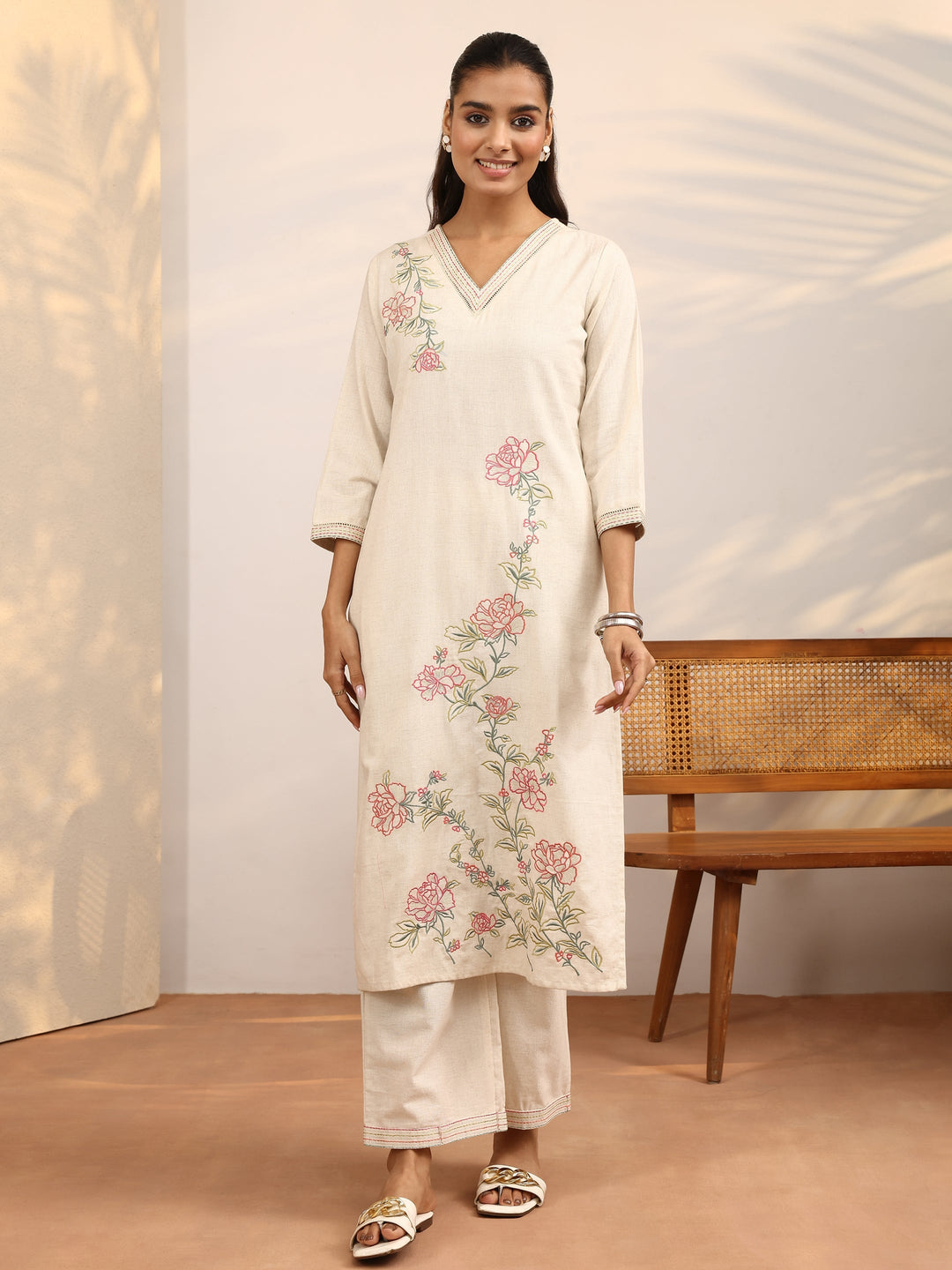  Off White Floral Embroidered Cotton Blend Straight Kurta Set 