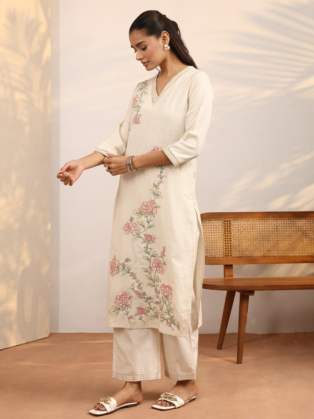  Off White Floral Embroidered Cotton Blend Straight Kurta Set 