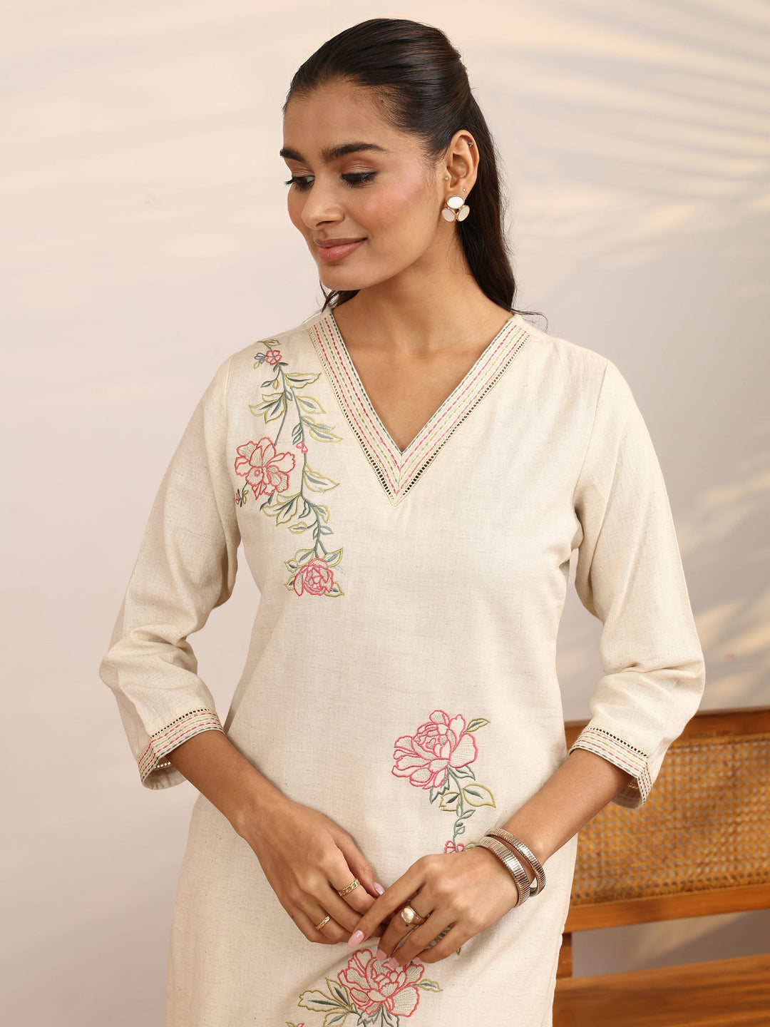  Off White Floral Embroidered Cotton Blend Straight Kurta Set 