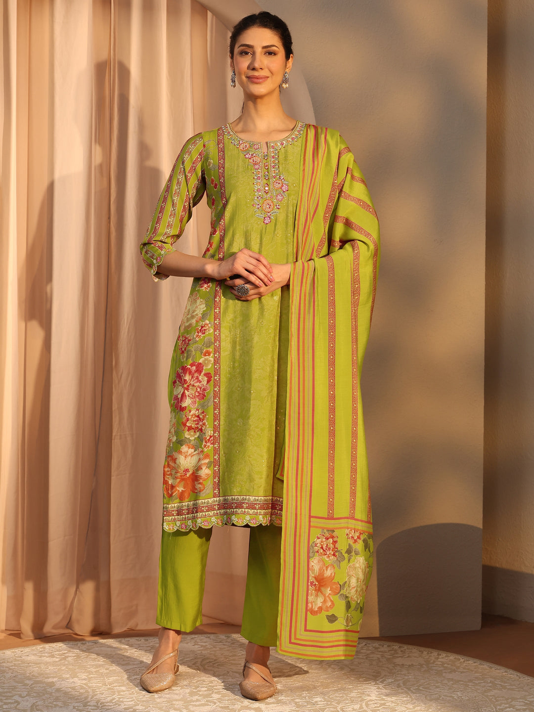  Green Floral Printed Crepe Straight Suit Set With Dupatta 