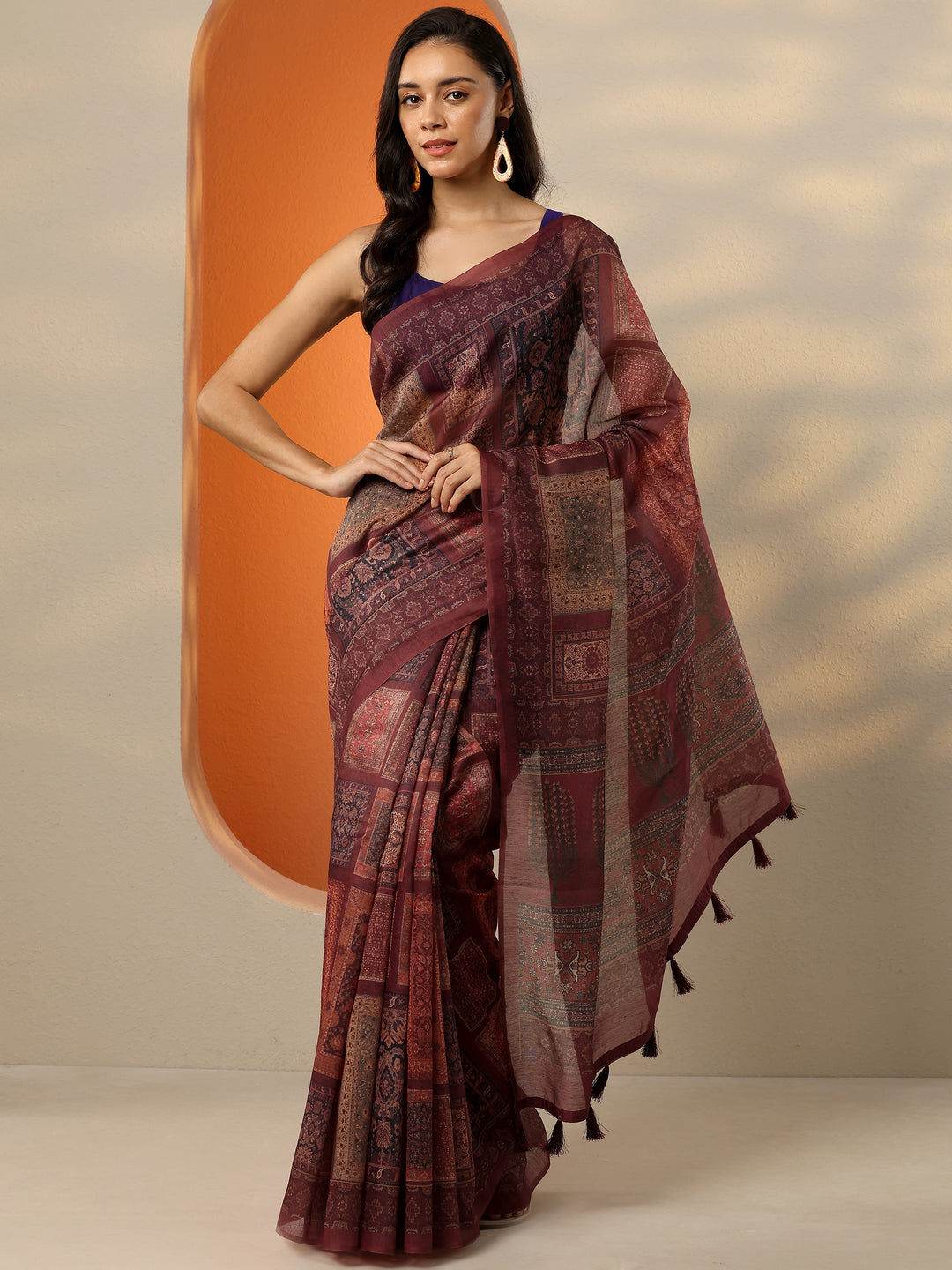  Maroon Printed Silk Blend Saree With Unstitched Blouse Picece 