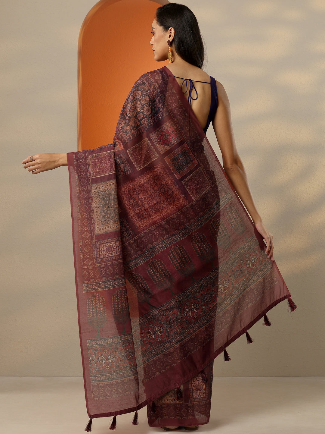  Maroon Printed Silk Blend Saree With Unstitched Blouse Picece 