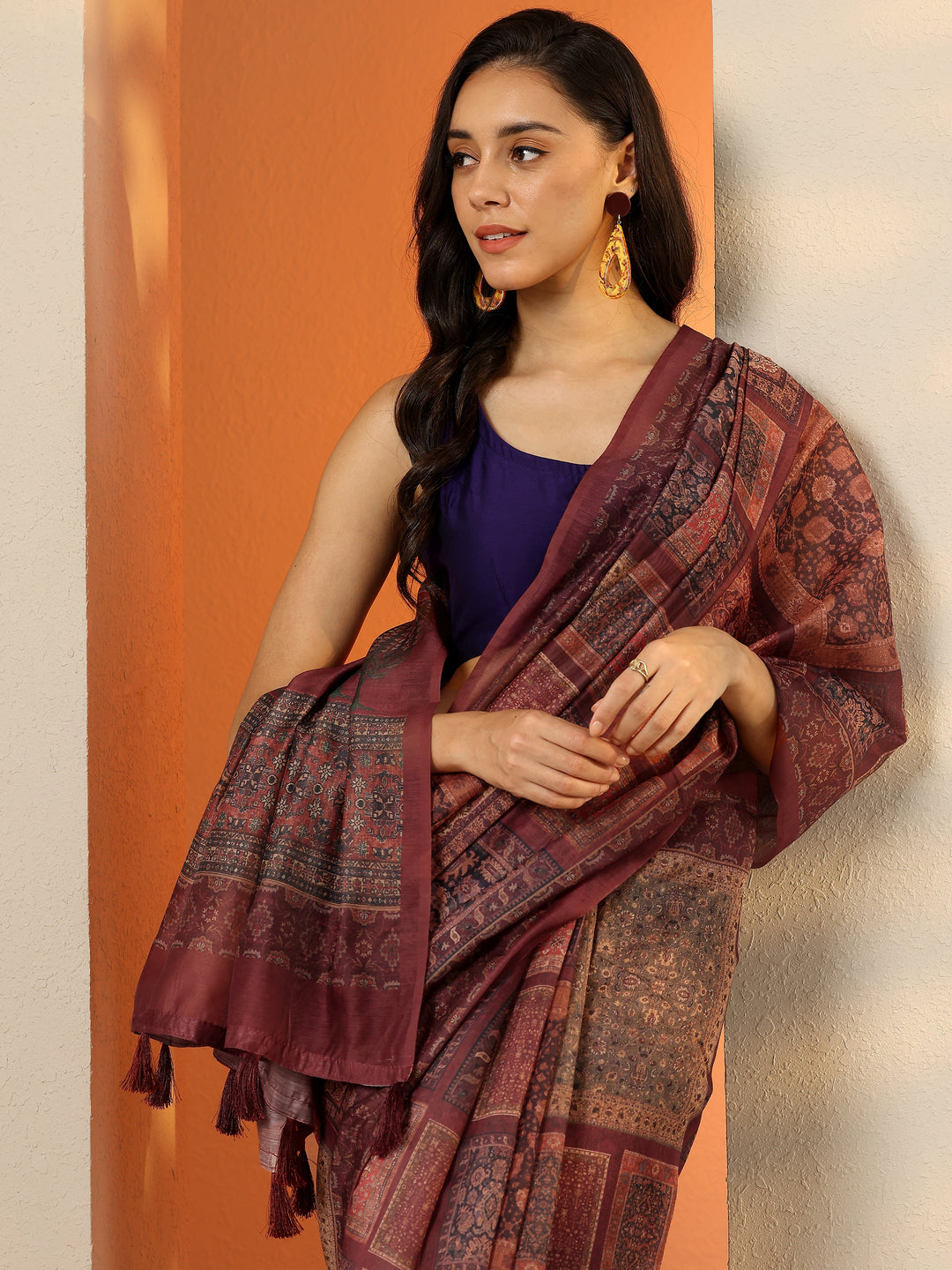 Maroon Printed Silk Blend Saree With Unstitched Blouse Piece
