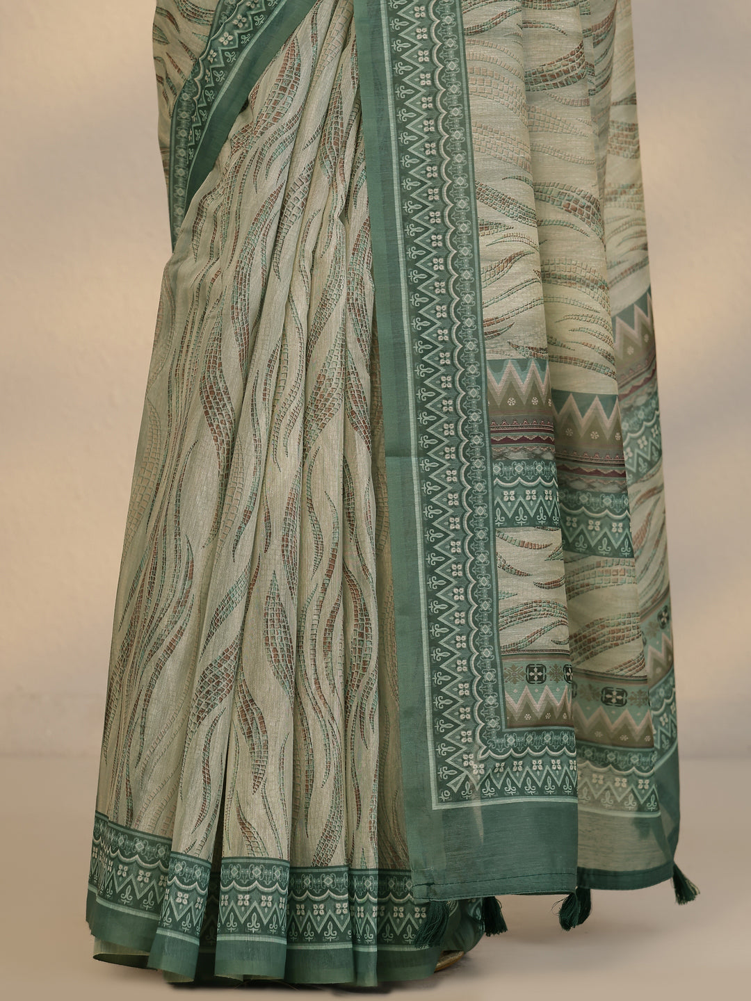  Green Printed Silk Blend Saree With Unstitched Blouse Piece 