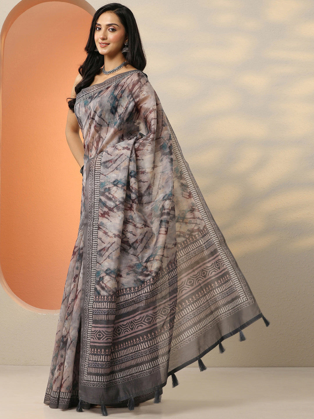  Black Printed Silk Blend Saree With Unstitched Blouse Picece 