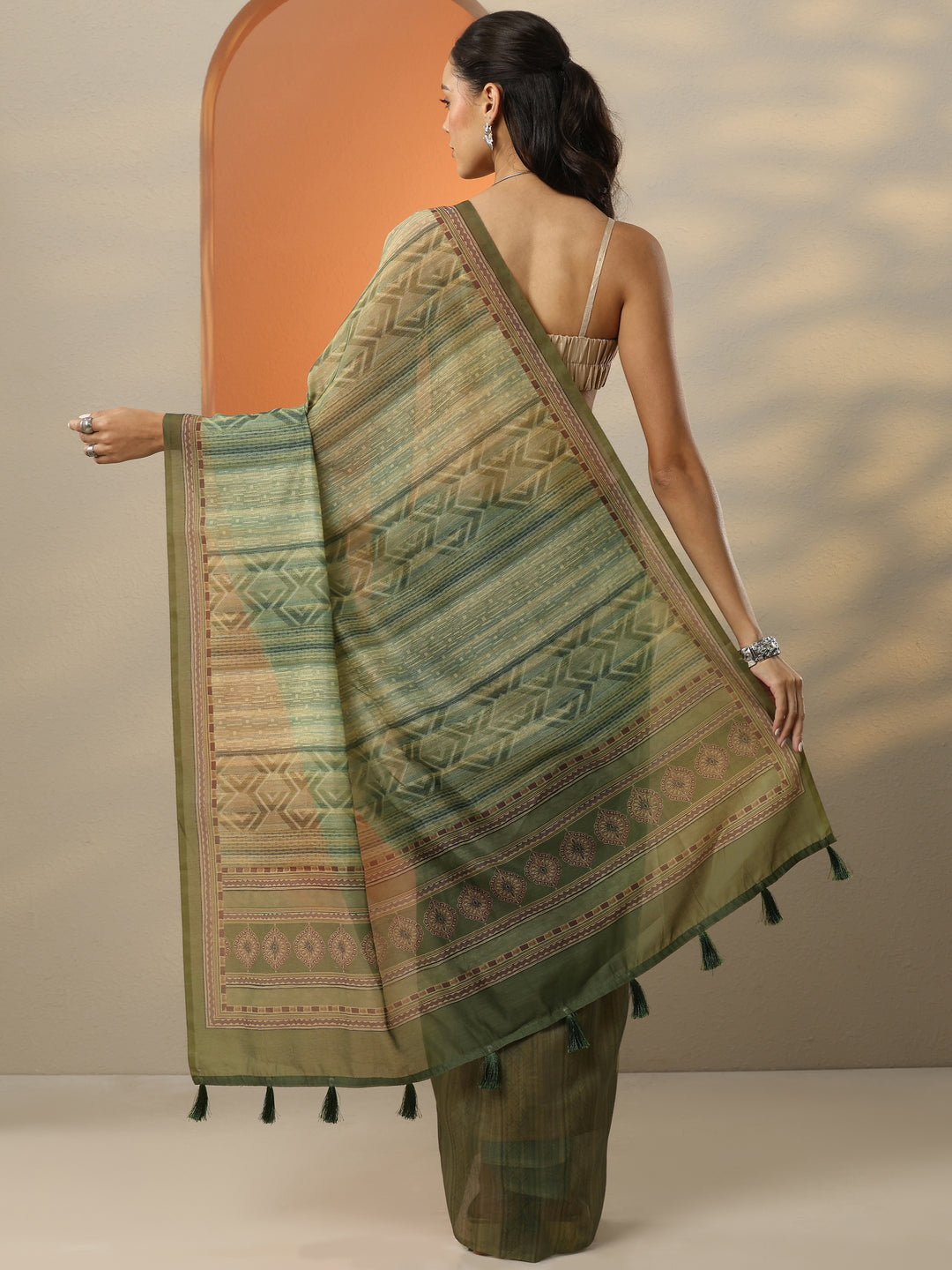  Green Printed Silk Blend Saree With Unstitched Blouse Picece 