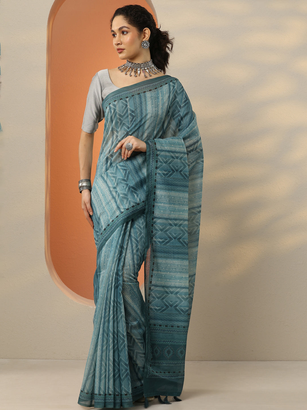  Green Printed Silk Blend Saree With Unstitched Blouse Picece 