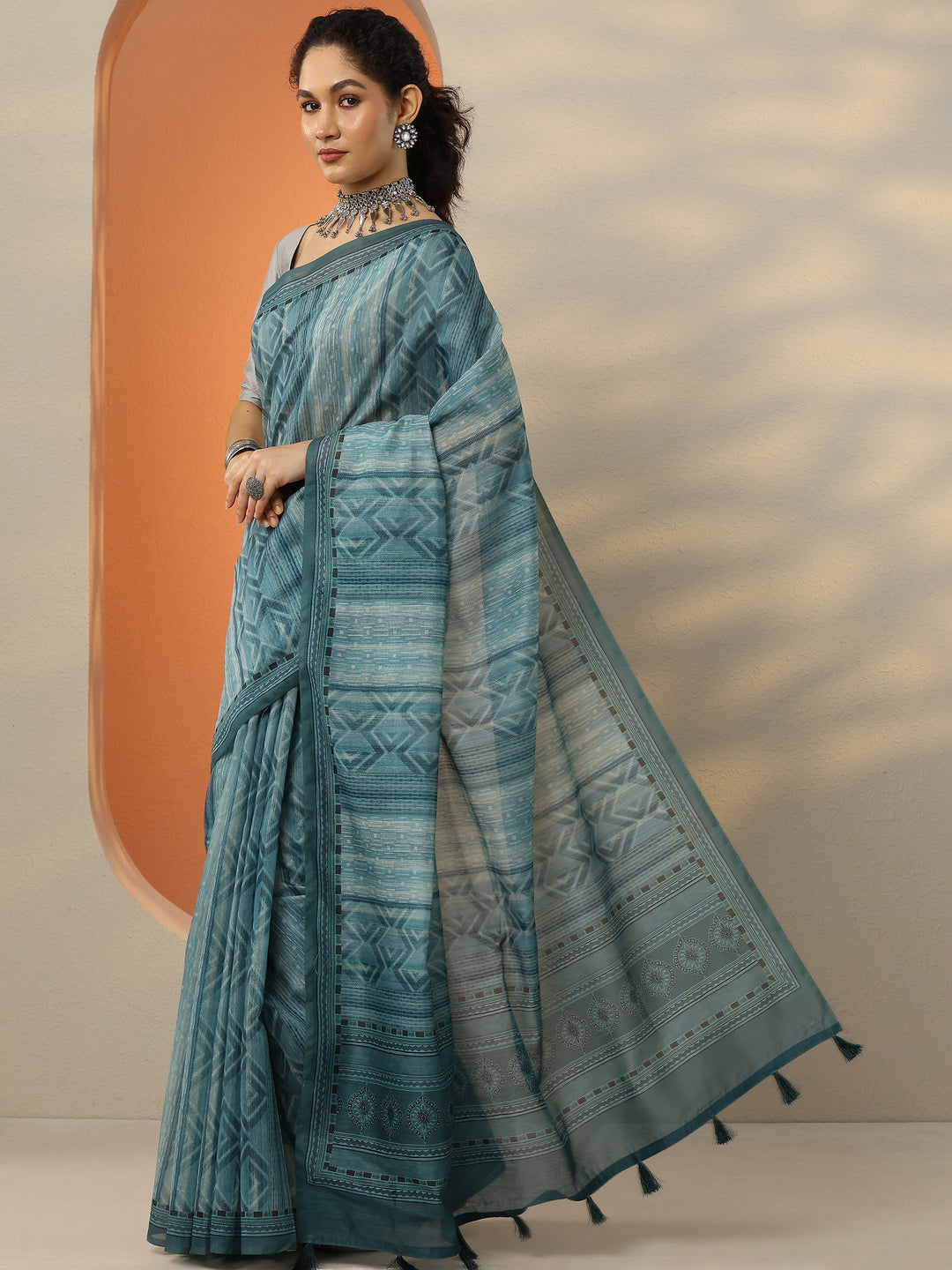  Green Printed Silk Blend Saree With Unstitched Blouse Picece 