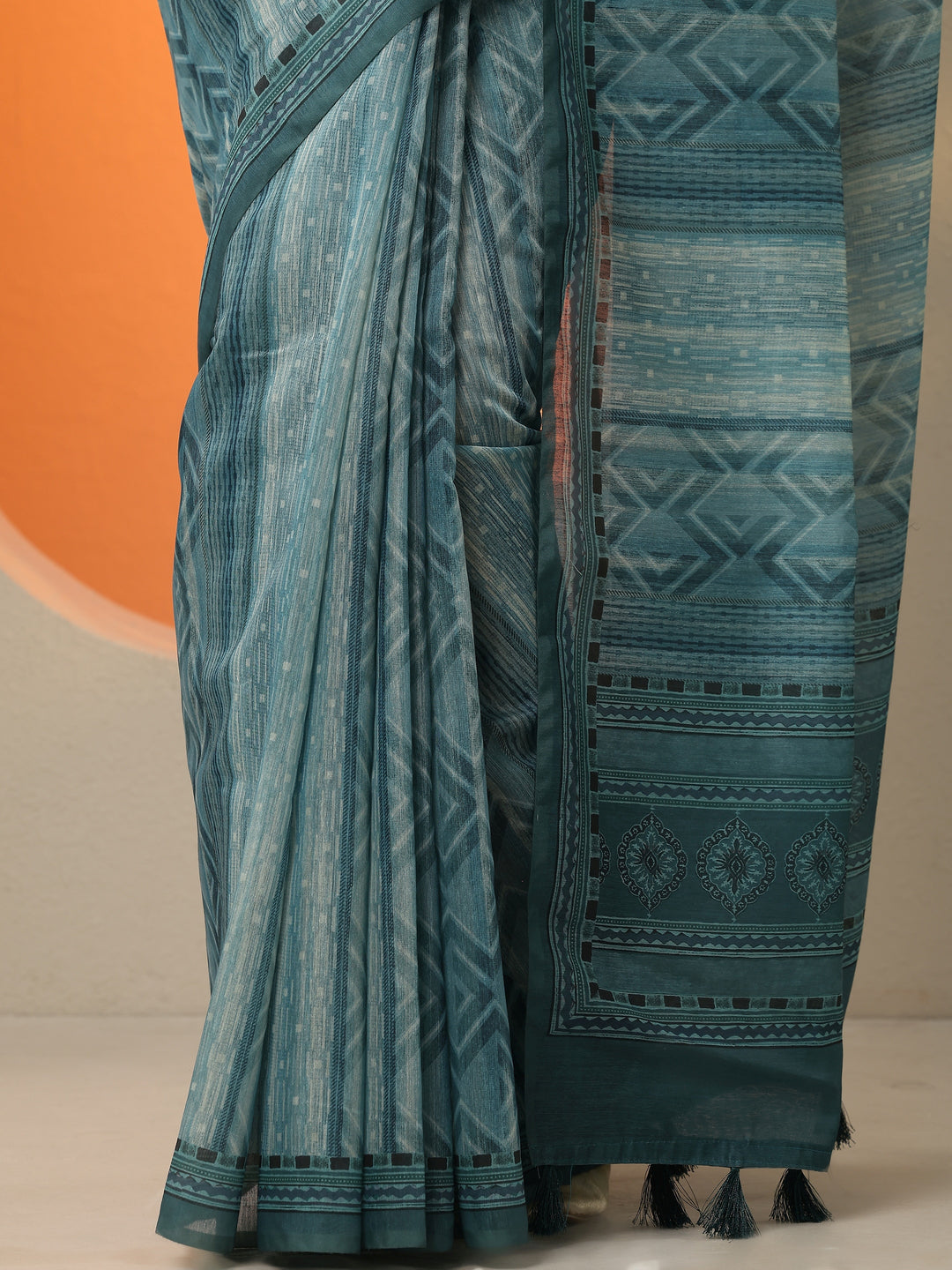  Green Printed Silk Blend Saree With Unstitched Blouse Picece 