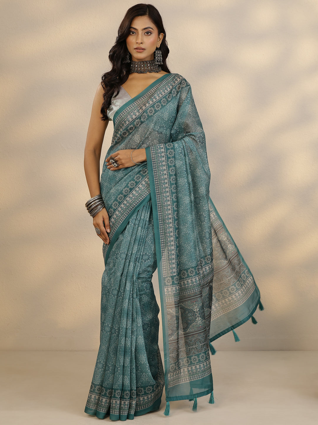  Green Printed Silk Blend Saree With Unstitched Blouse Picece 