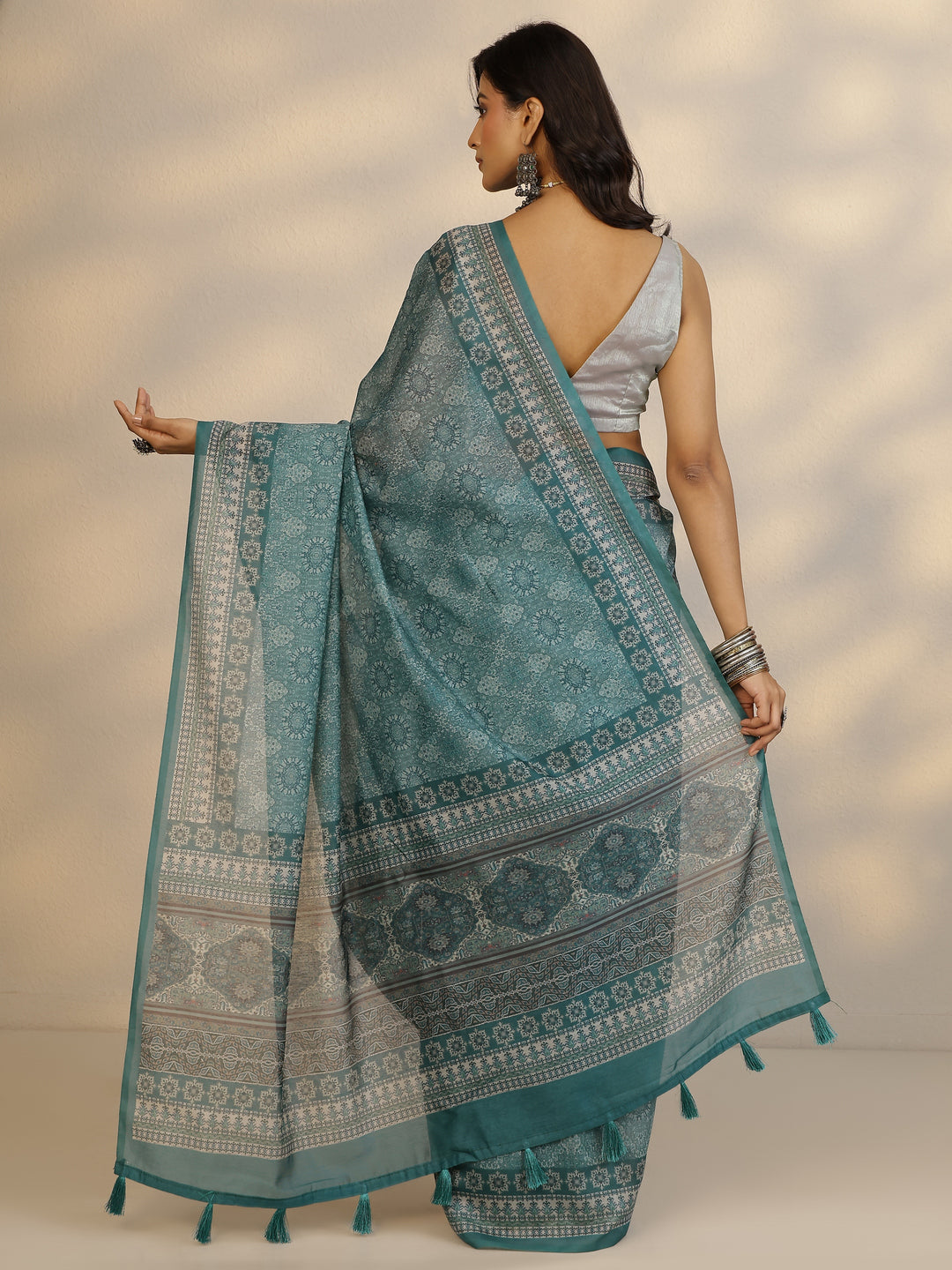  Green Printed Silk Blend Saree With Unstitched Blouse Picece 
