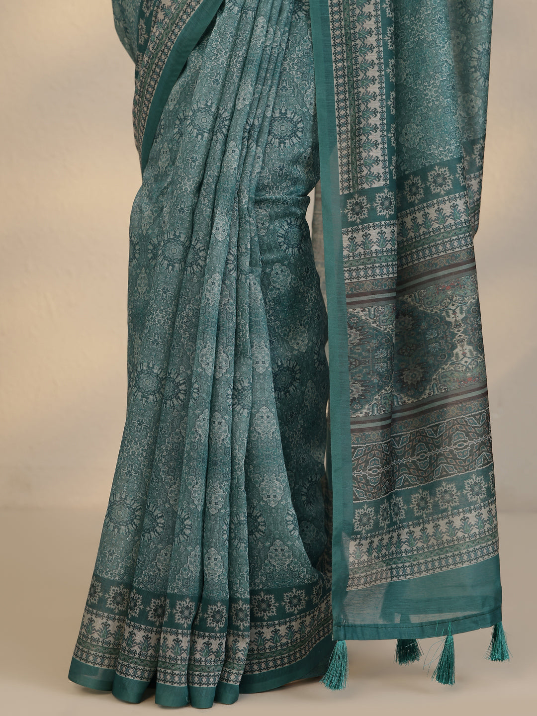  Green Printed Silk Blend Saree With Unstitched Blouse Picece 