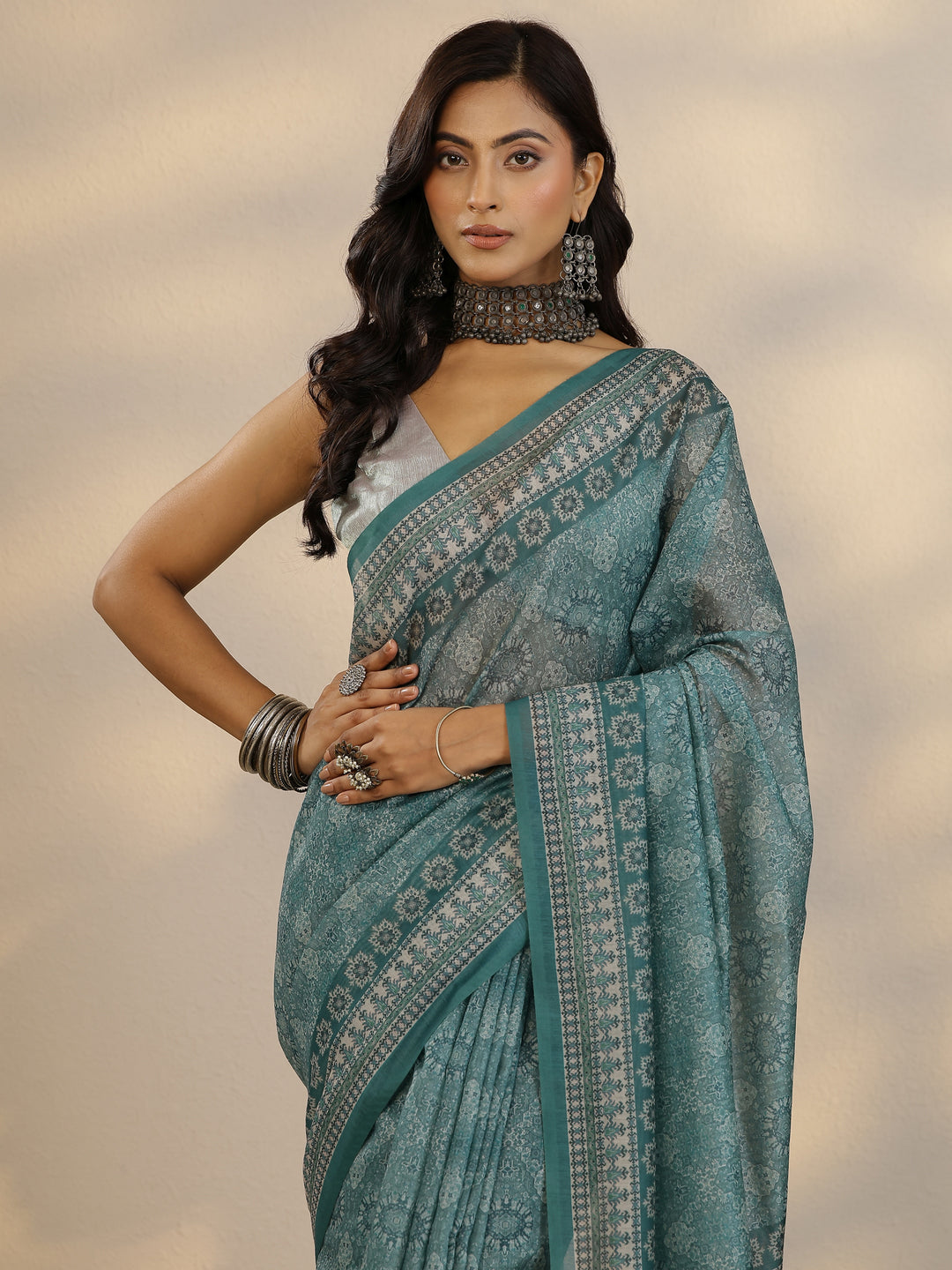  Green Printed Silk Blend Saree With Unstitched Blouse Picece 