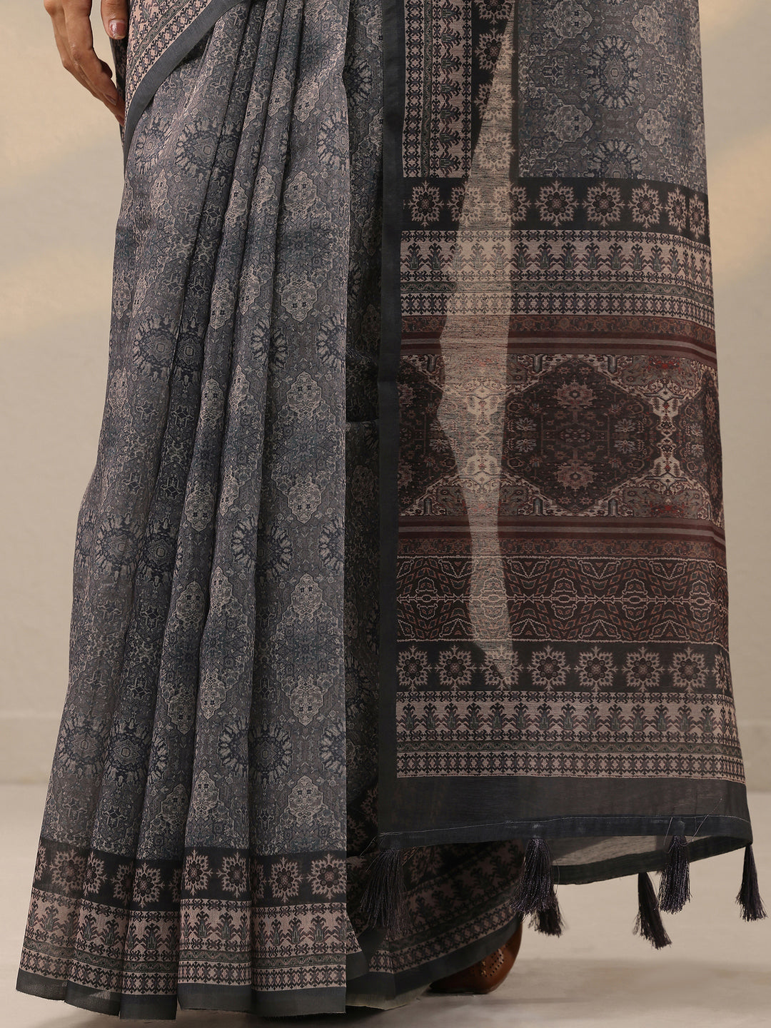  Grey  Printed Silk Blend Saree With Unstitched Blouse Piece 