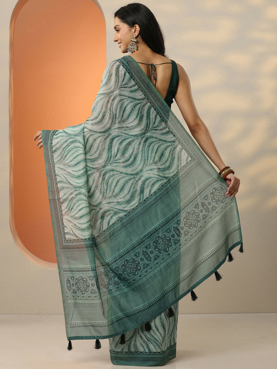  Green Printed Silk Blend Saree With Unstitched Blouse Piece 