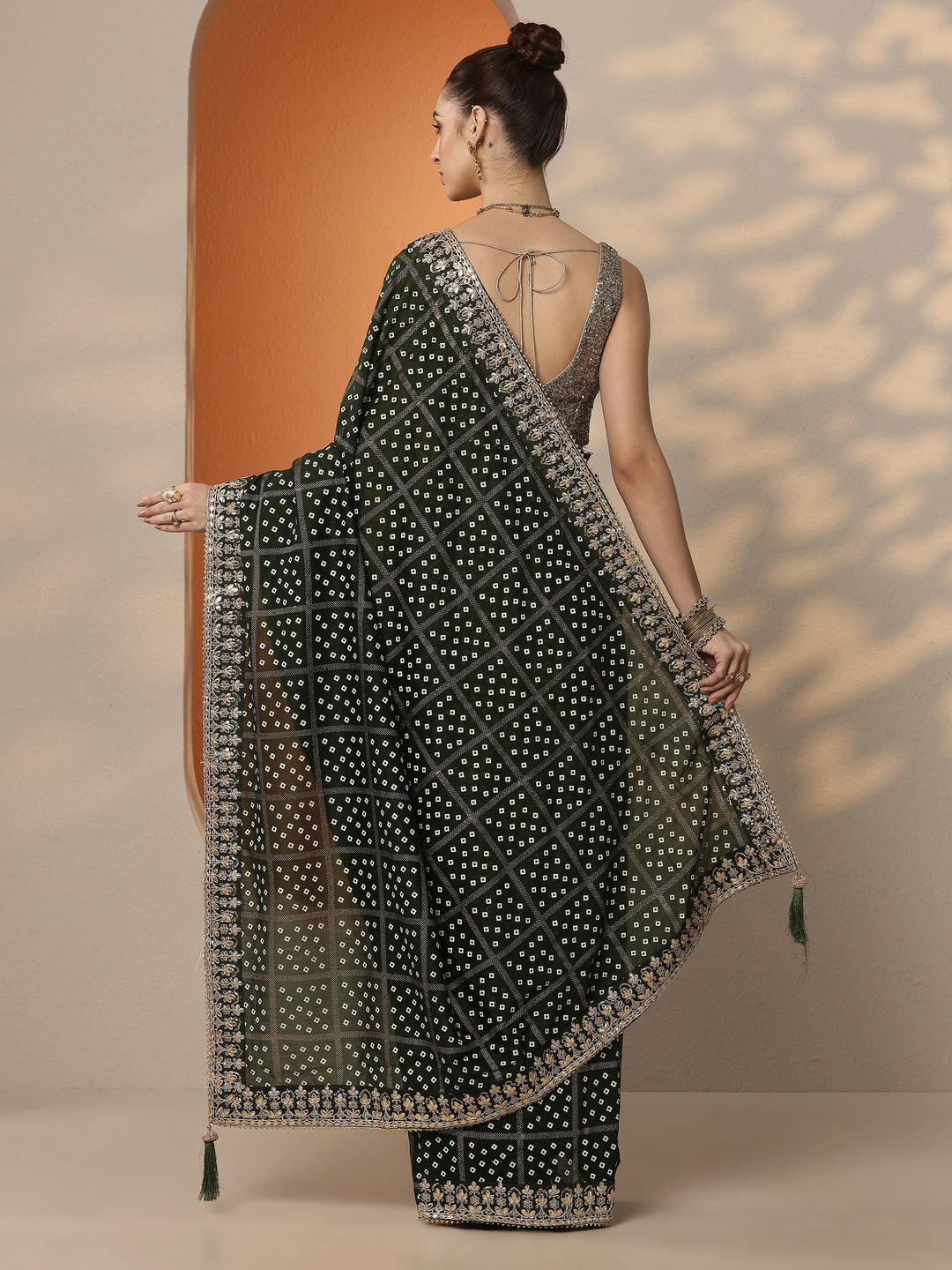  Green Bandhani Printed Silk Blend Saree With Unstitched Blouse Piece 