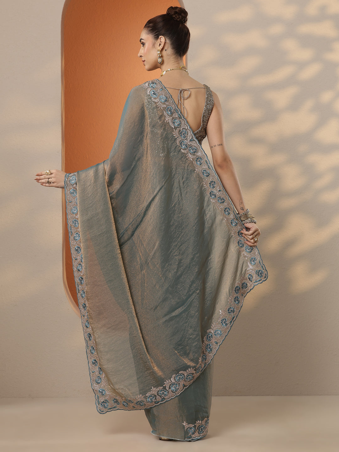  Green Solid Organza Saree With Unstitched Blouse Piece 