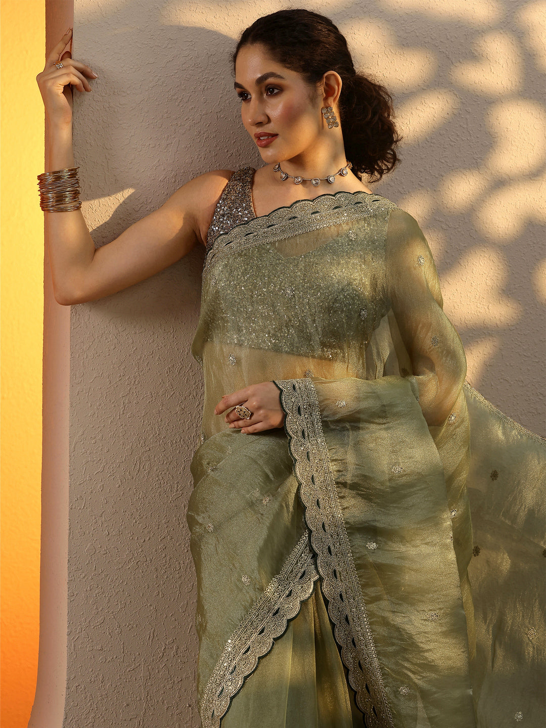 Green Embroidered Organza Saree With Unstitched Blouse Piece