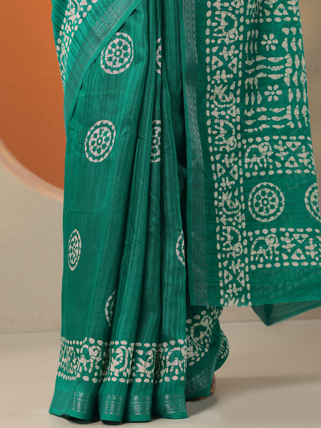  Green Printed Silk Blend Saree With Unstitched Blouse Piece 