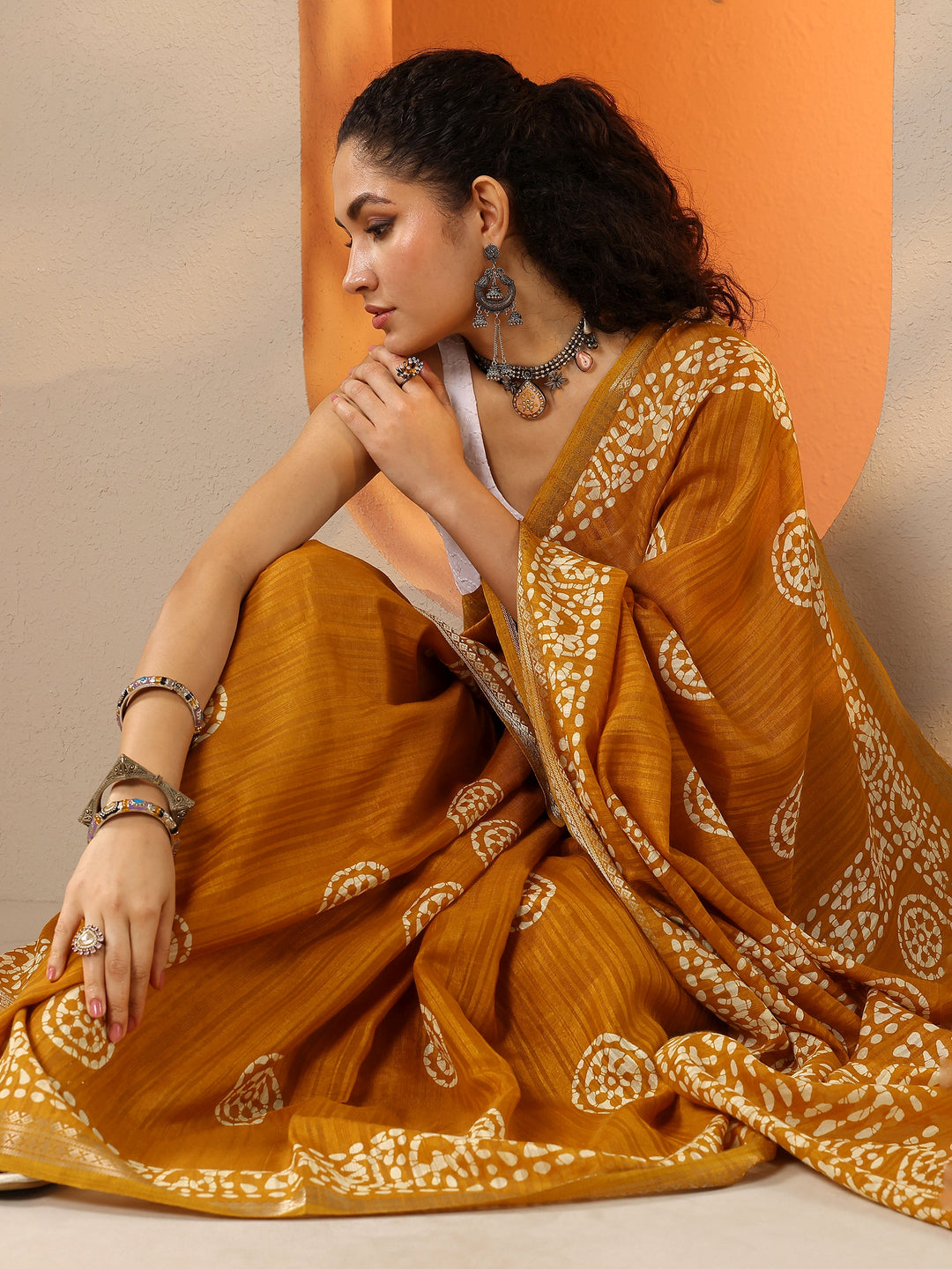  Mustard Printed Silk Blend Saree With Unstitched Blouse Piece 