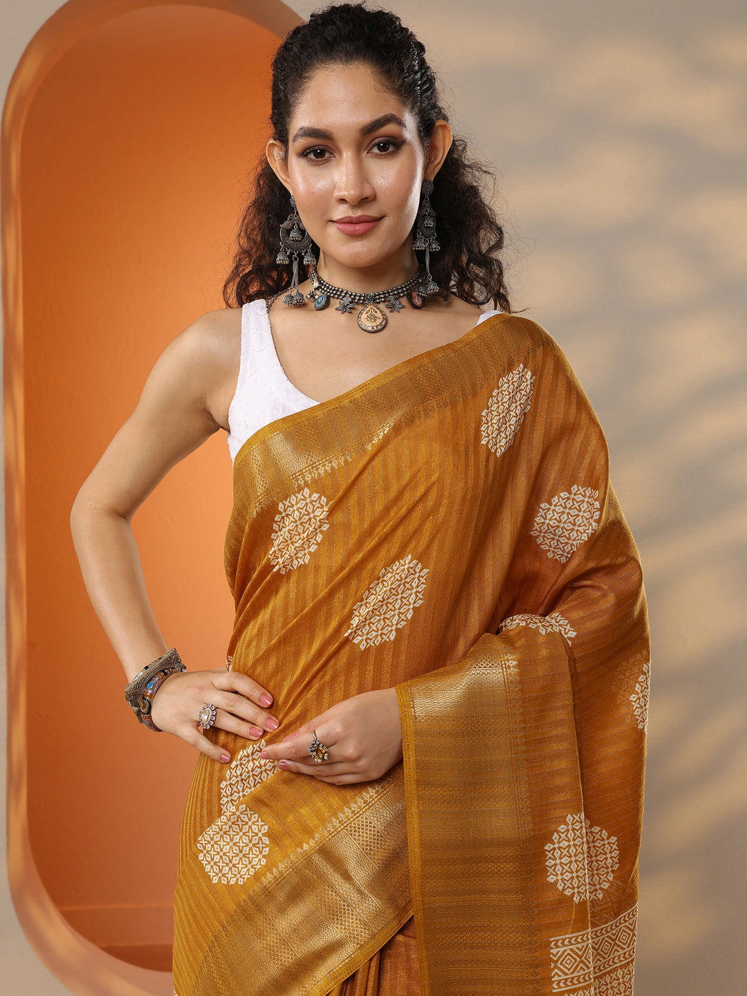 Mustard Printed Silk Blend Saree With Unstitched Blouse Piece 