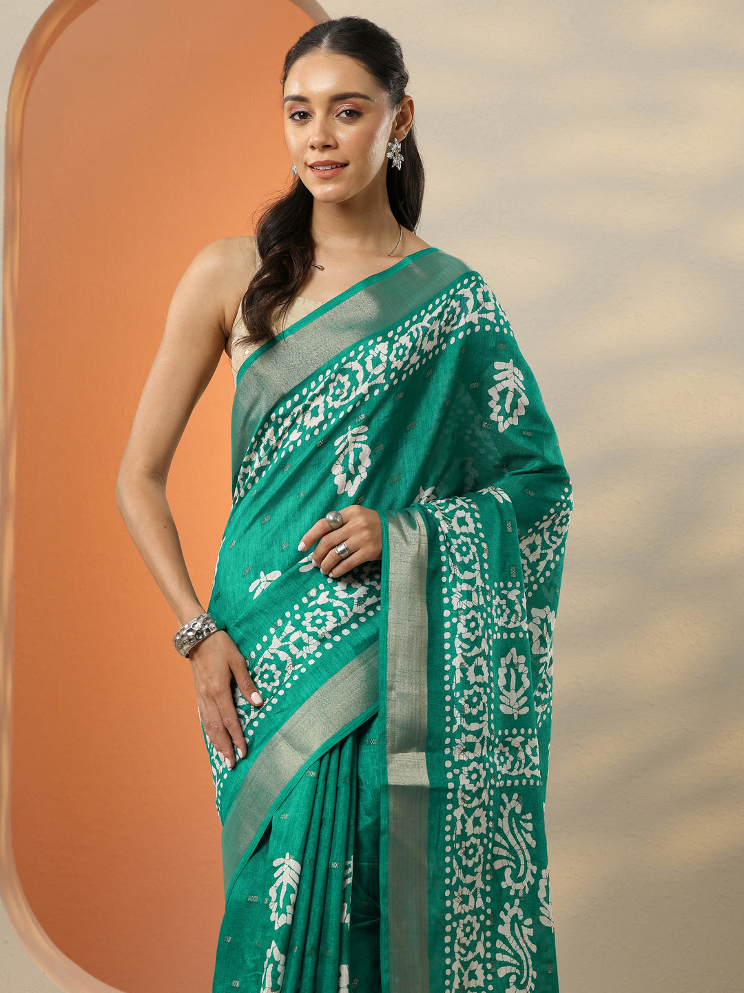  Green Printed Silk Blend Saree With Unstitched Blouse Piece 