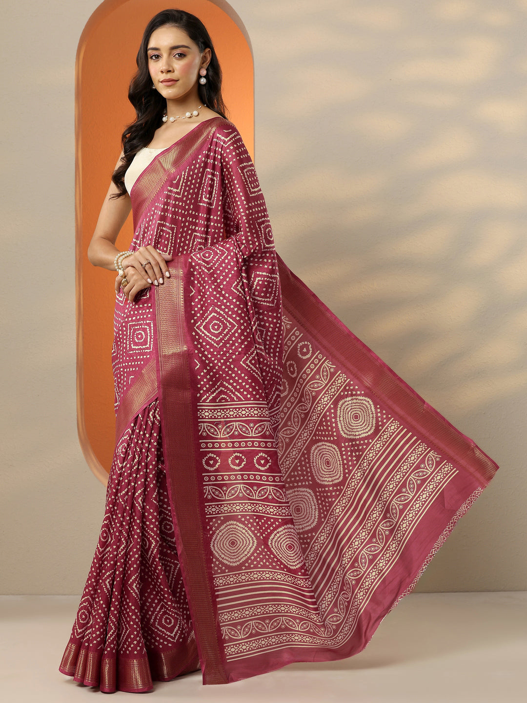  Magenta Printed Silk Blend Saree With Unstitched Blouse Piece 