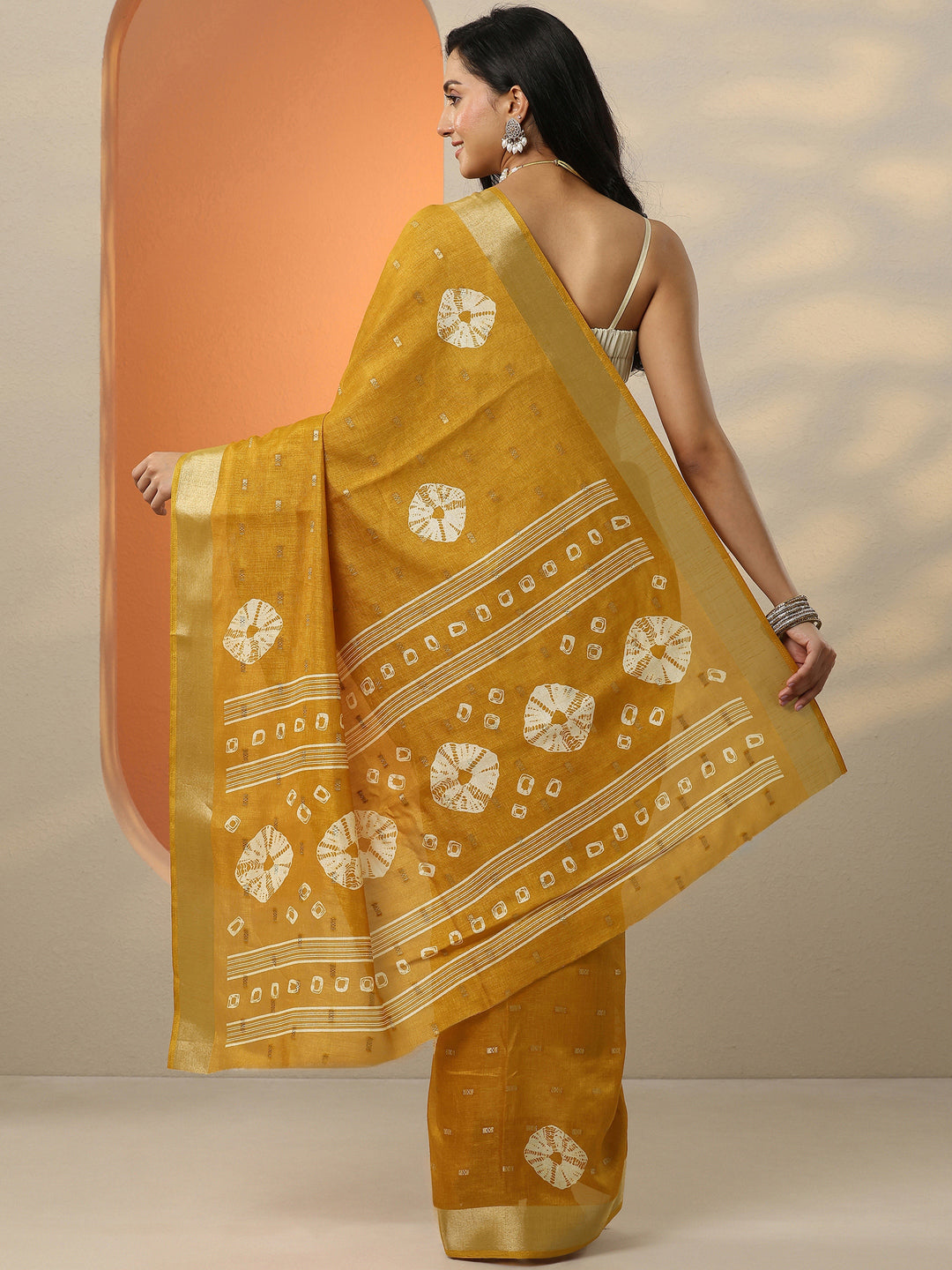  Mustard Printed Silk Blend Saree With Unstitched Blouse Piece 