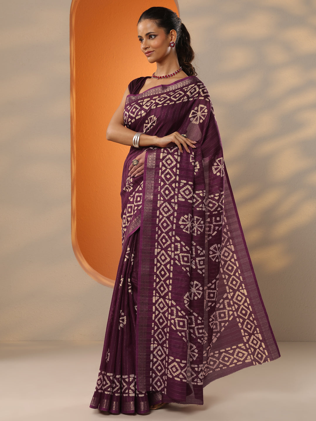  Maroon Printed Silk Blend Saree With Unstitched Blouse Piece 