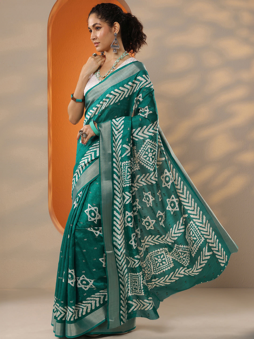  Green Printed Silk Blend Saree With Unstitched Blouse Piece 