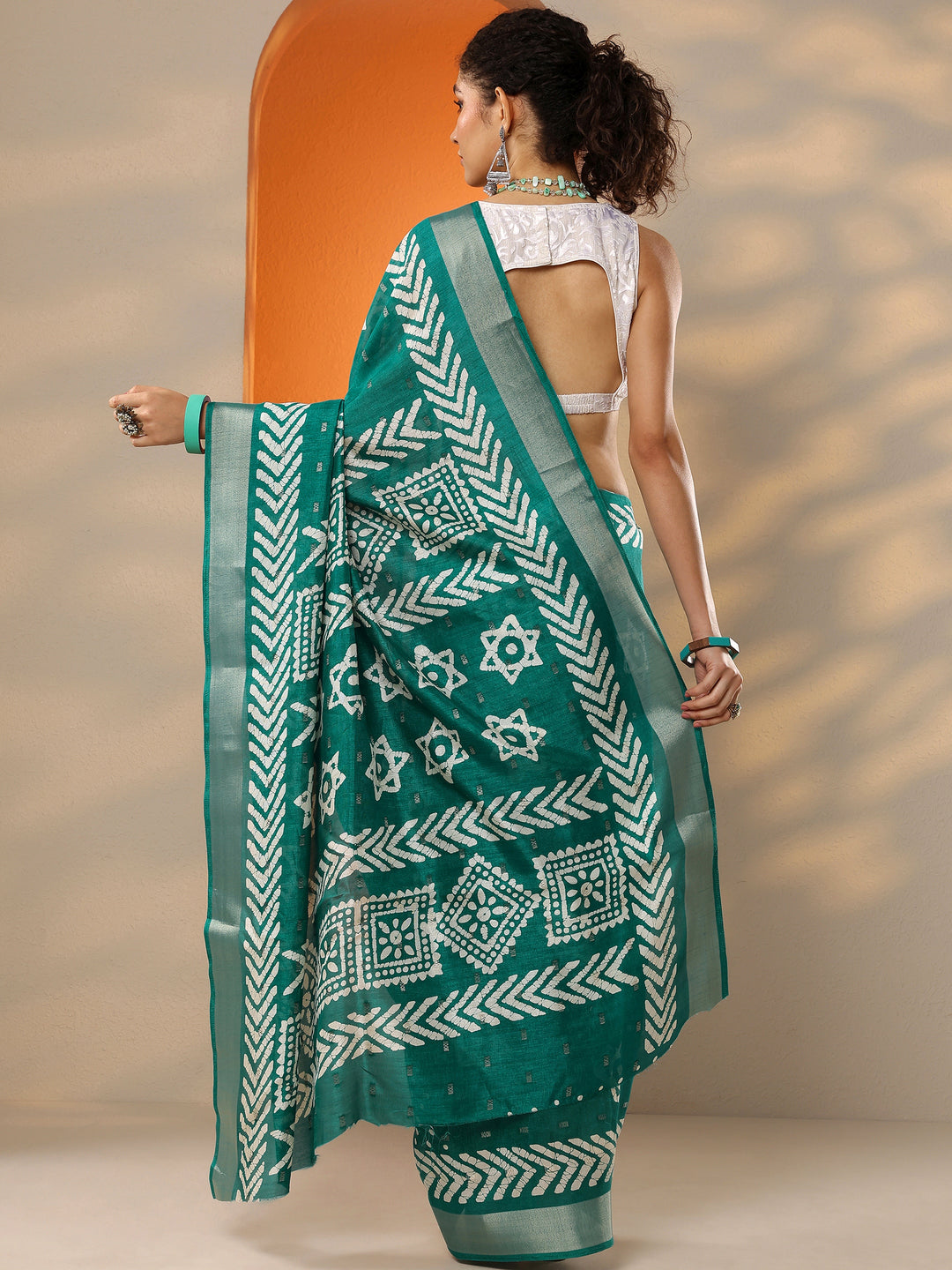  Green Printed Silk Blend Saree With Unstitched Blouse Piece 
