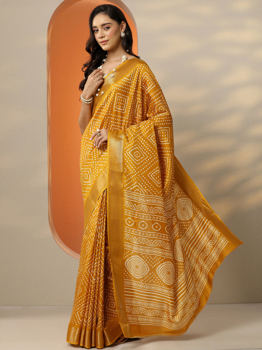  Mustard Printed Silk Blend Saree With Unstitched Blouse Piece 