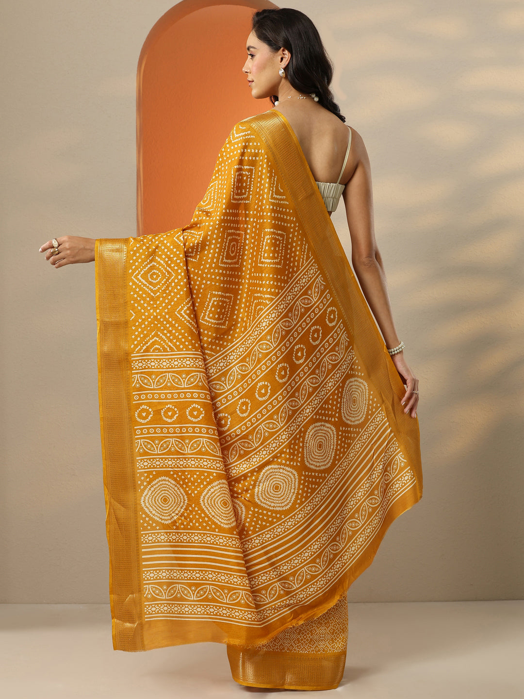  Mustard Printed Silk Blend Saree With Unstitched Blouse Piece 