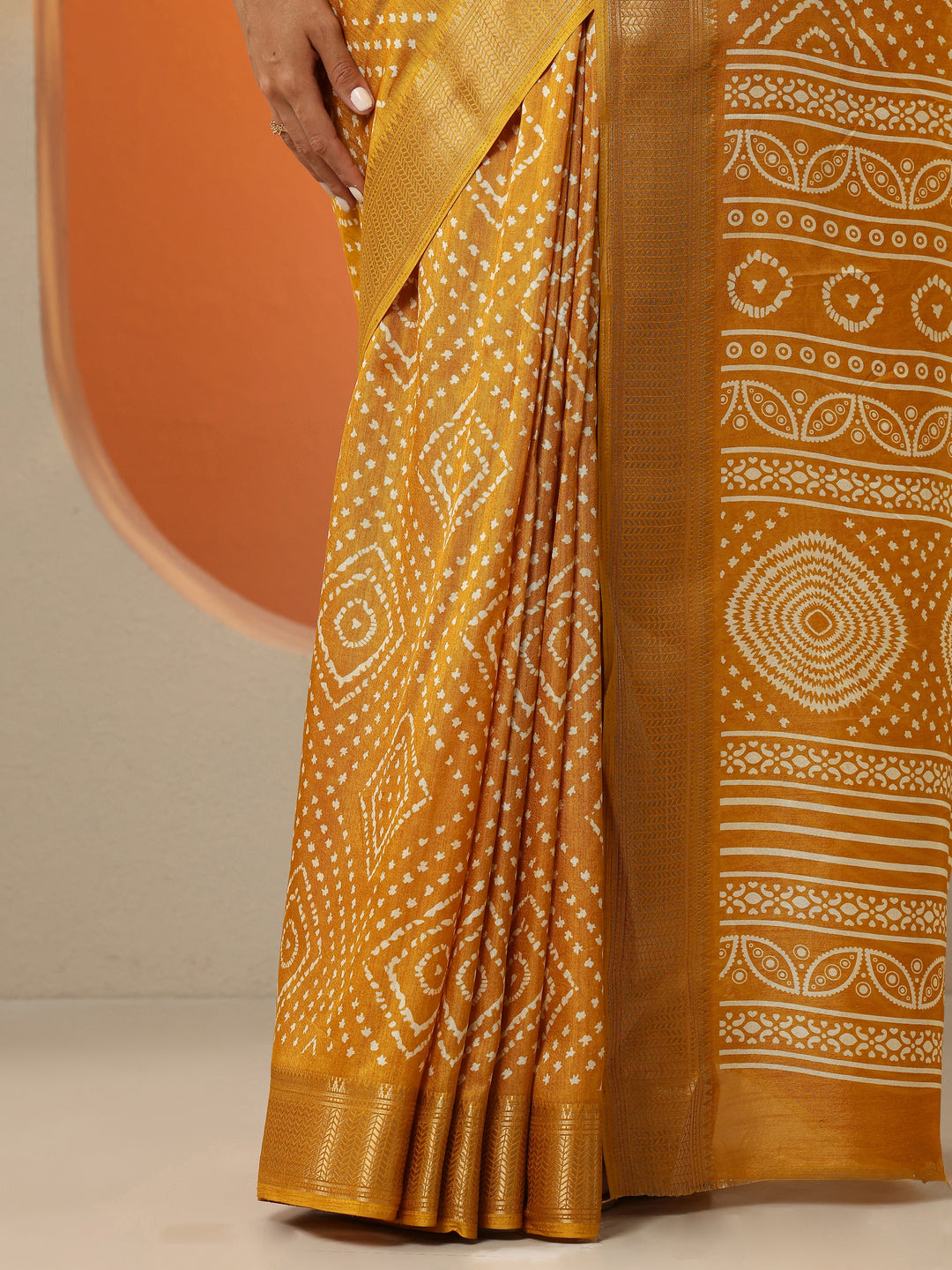  Mustard Printed Silk Blend Saree With Unstitched Blouse Piece 