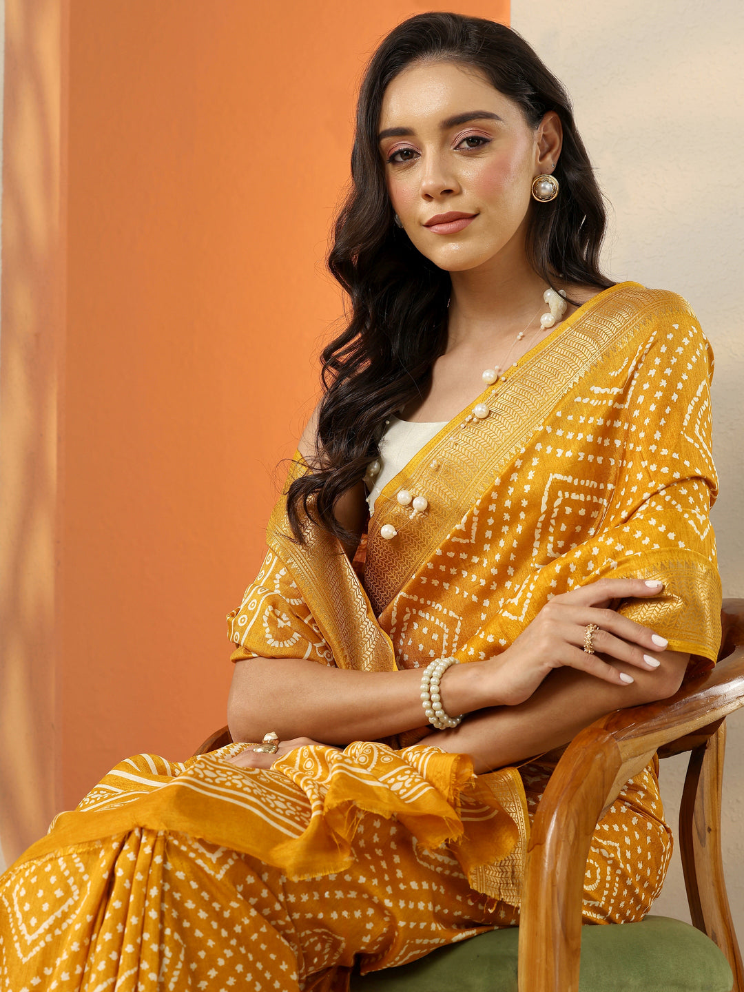 Mustard Printed Silk Blend Saree With Unstitched Blouse Piece