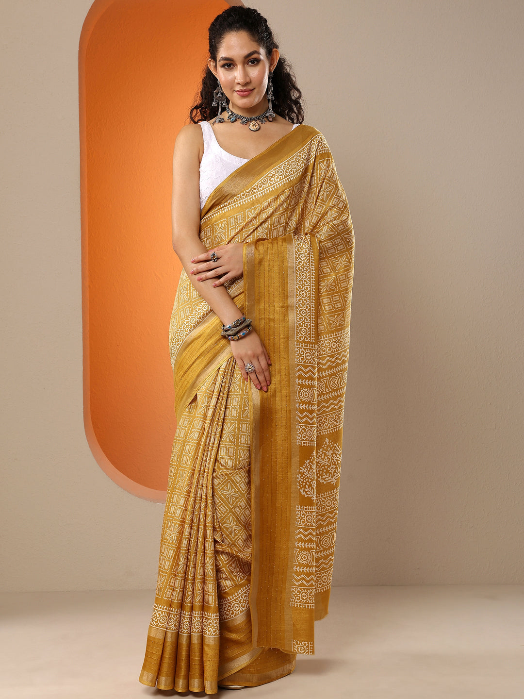  Mustard Printed Silk Blend Saree With Unstitched Blouse Picece 