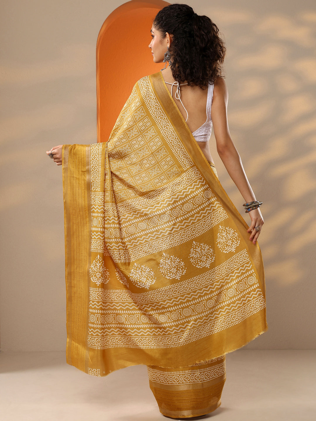  Mustard Printed Silk Blend Saree With Unstitched Blouse Picece 