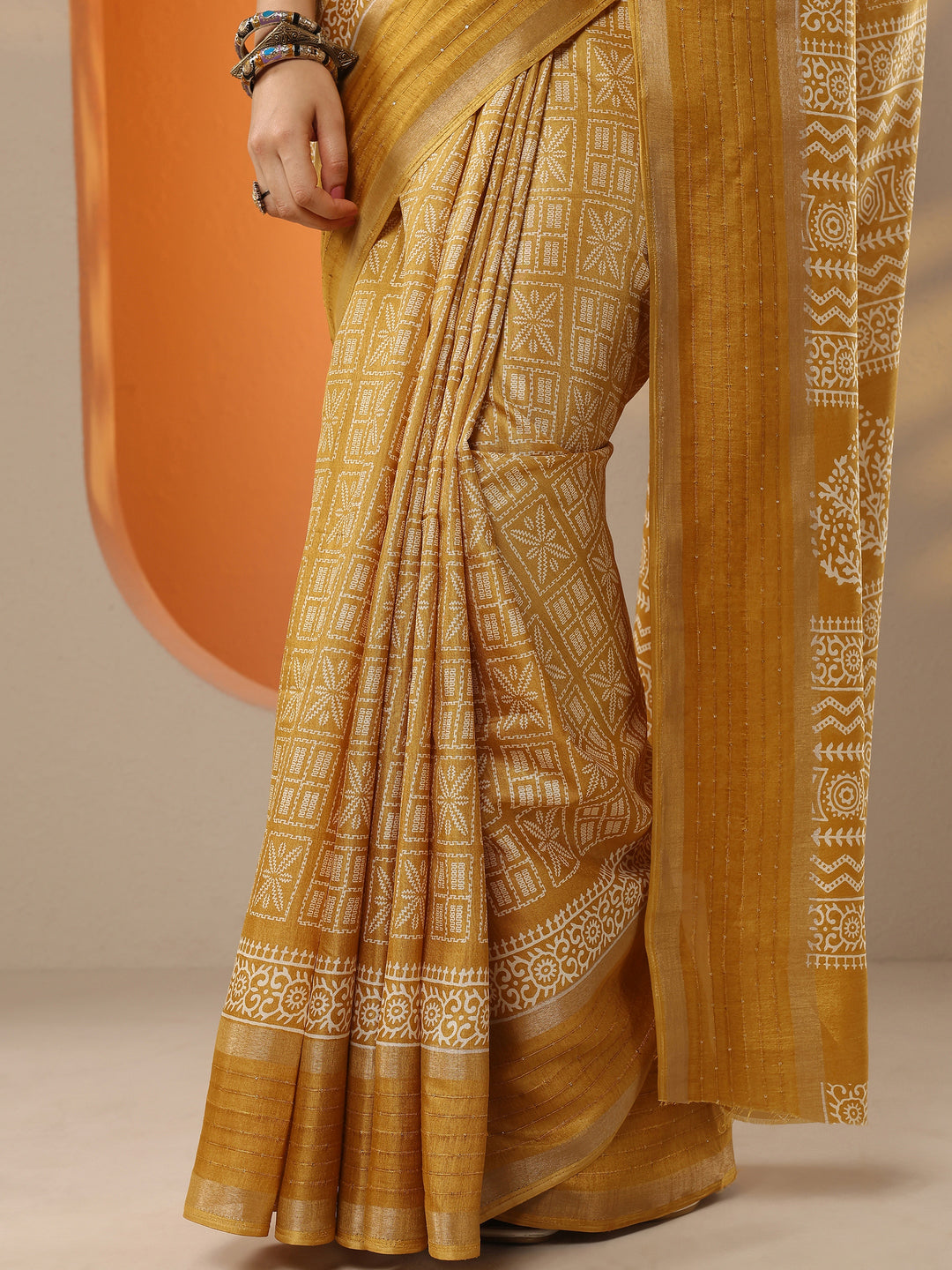  Mustard Printed Silk Blend Saree With Unstitched Blouse Picece 