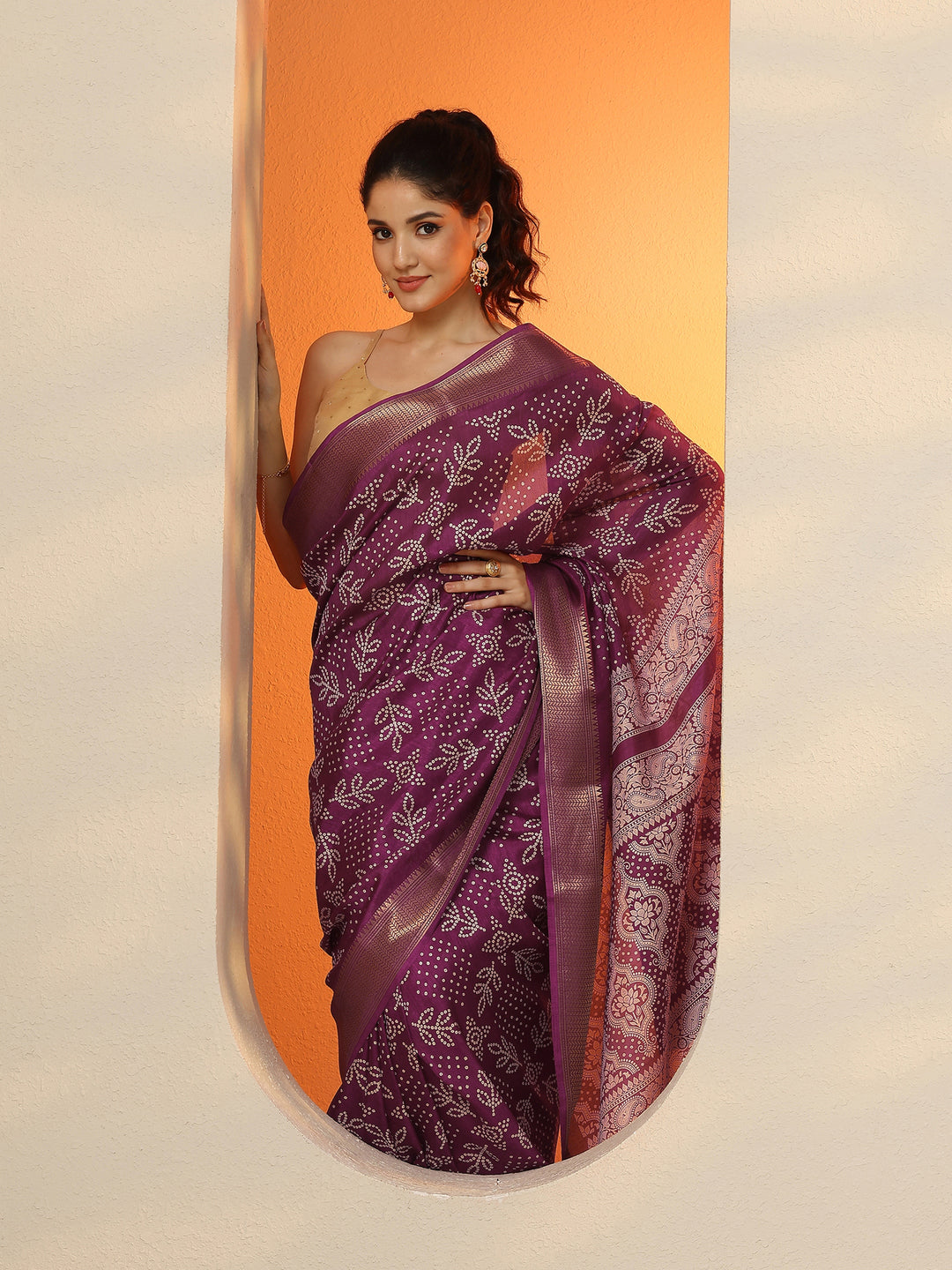 Burgundy Bandhani Printed Silk Blend Saree With Unstitched Blouse Piece