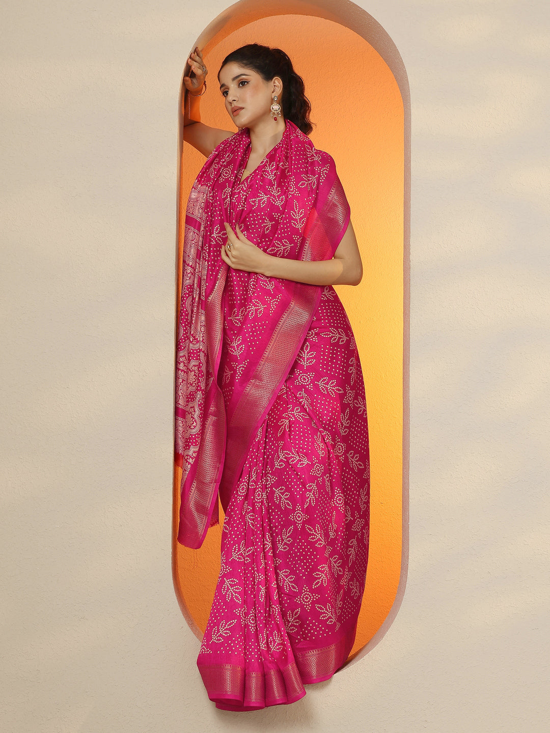 Pink Bandhani Printed Silk Blend Saree With Unstitched Blouse Piece