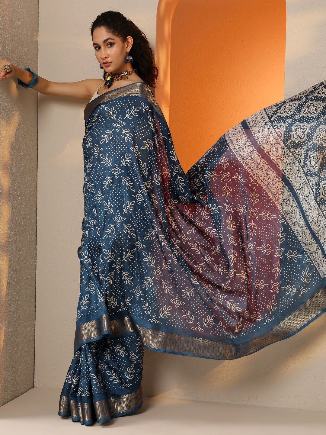 Navy Blue Bandhani Printed Silk Blend Saree With Unstitched Blouse Piece
