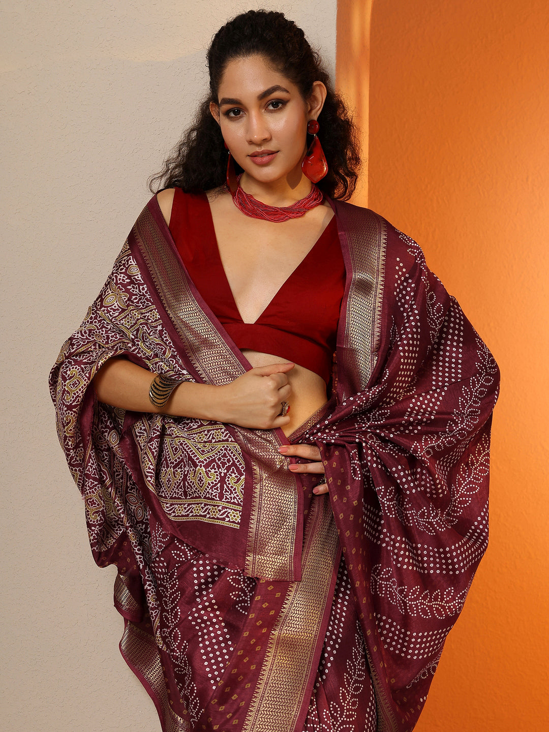 Maroon Bandhani Printed Silk Blend Saree With Unstitched Blouse Piece
