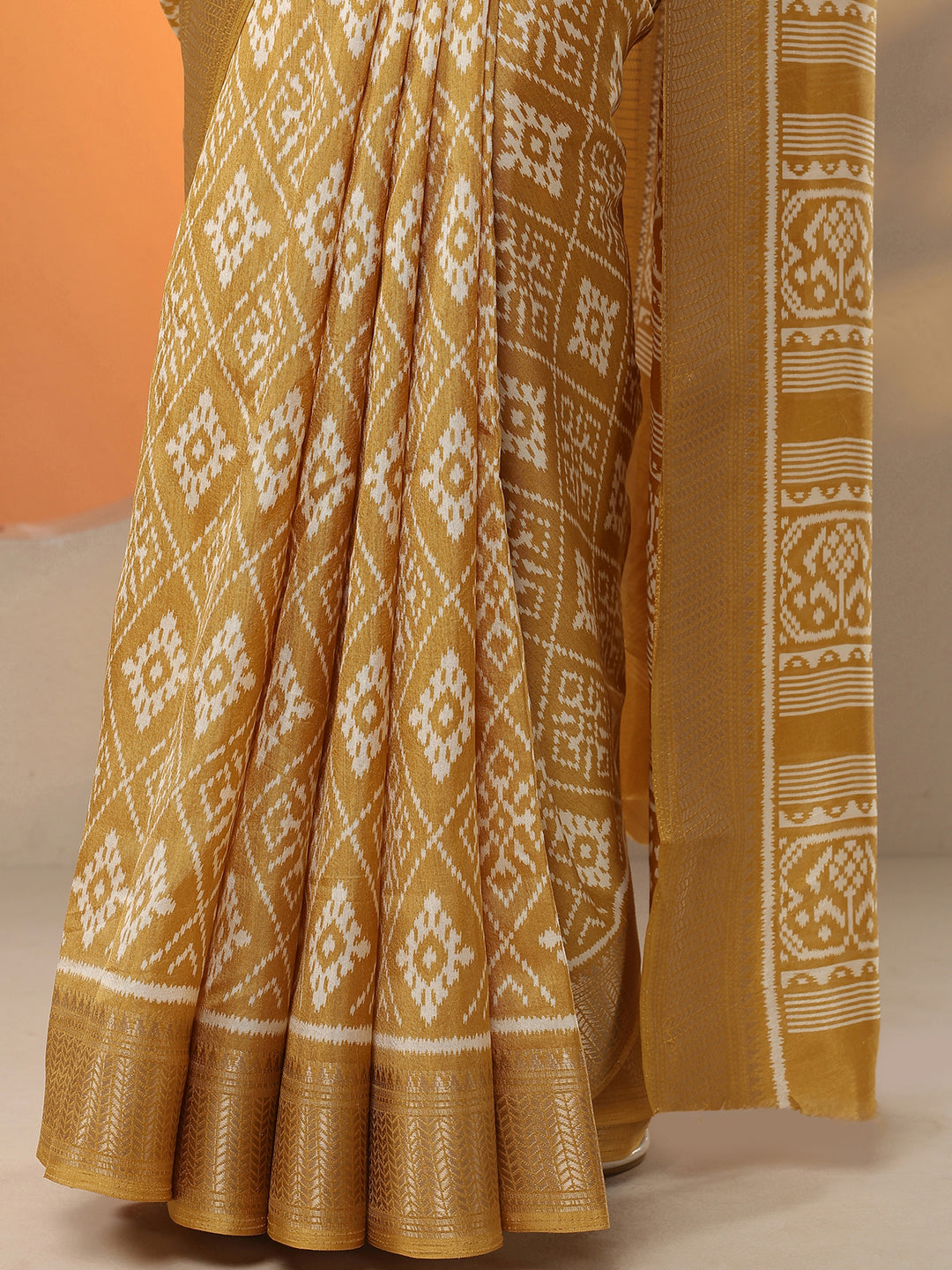  Mustard Printed Silk Blend Saree With Unstitched Blouse Piece 