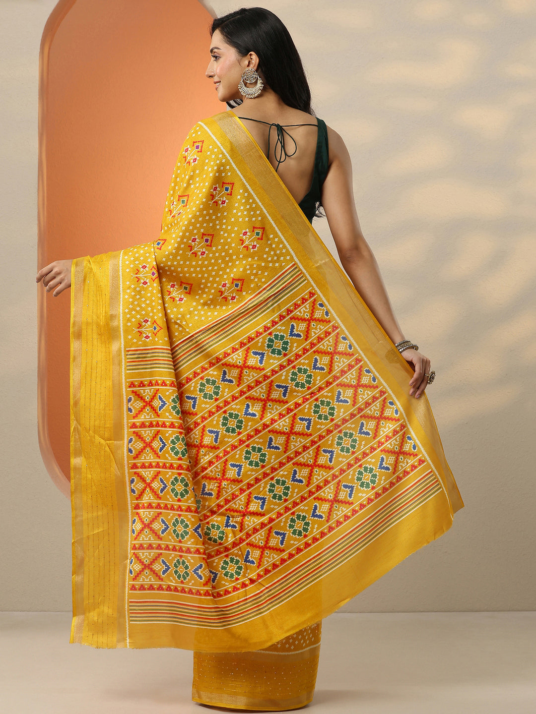  Mustard Printed Silk Blend Saree With Unstitched Blouse Piece 