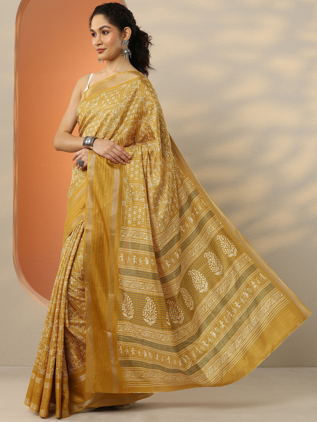  Mustard Printed Silk Blend Saree With Unstitched Blouse Piece 