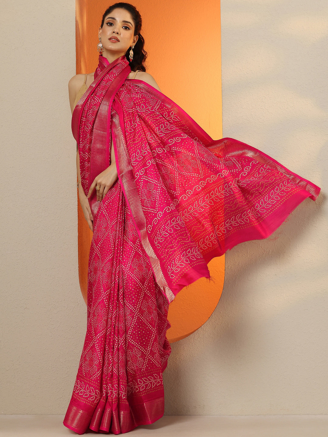Red Bandhani Printed Silk Blend Saree With Unstitched Blouse Piece