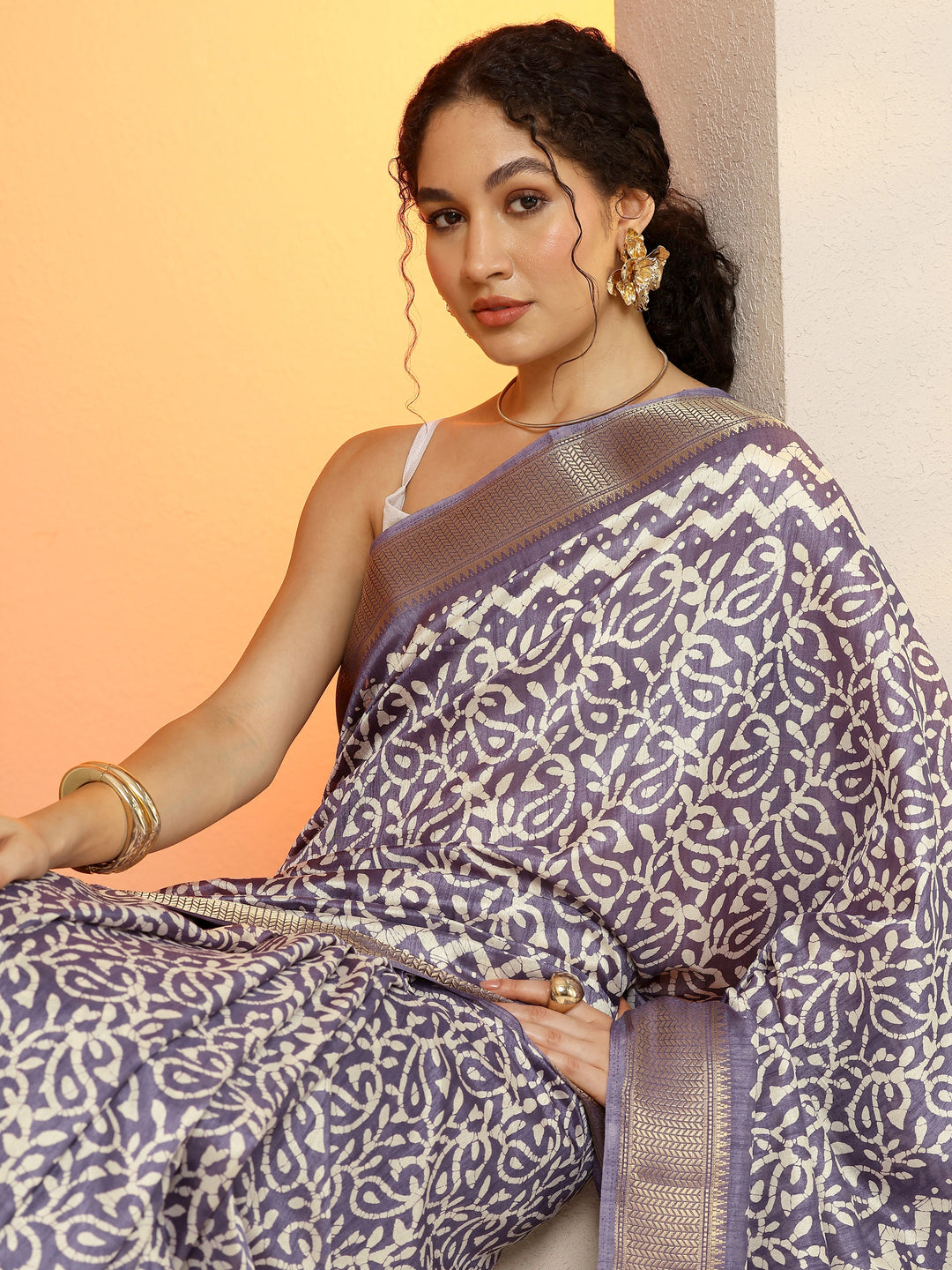 Purple Batik Printed Silk Blend Saree With Unstitched Blouse Picece