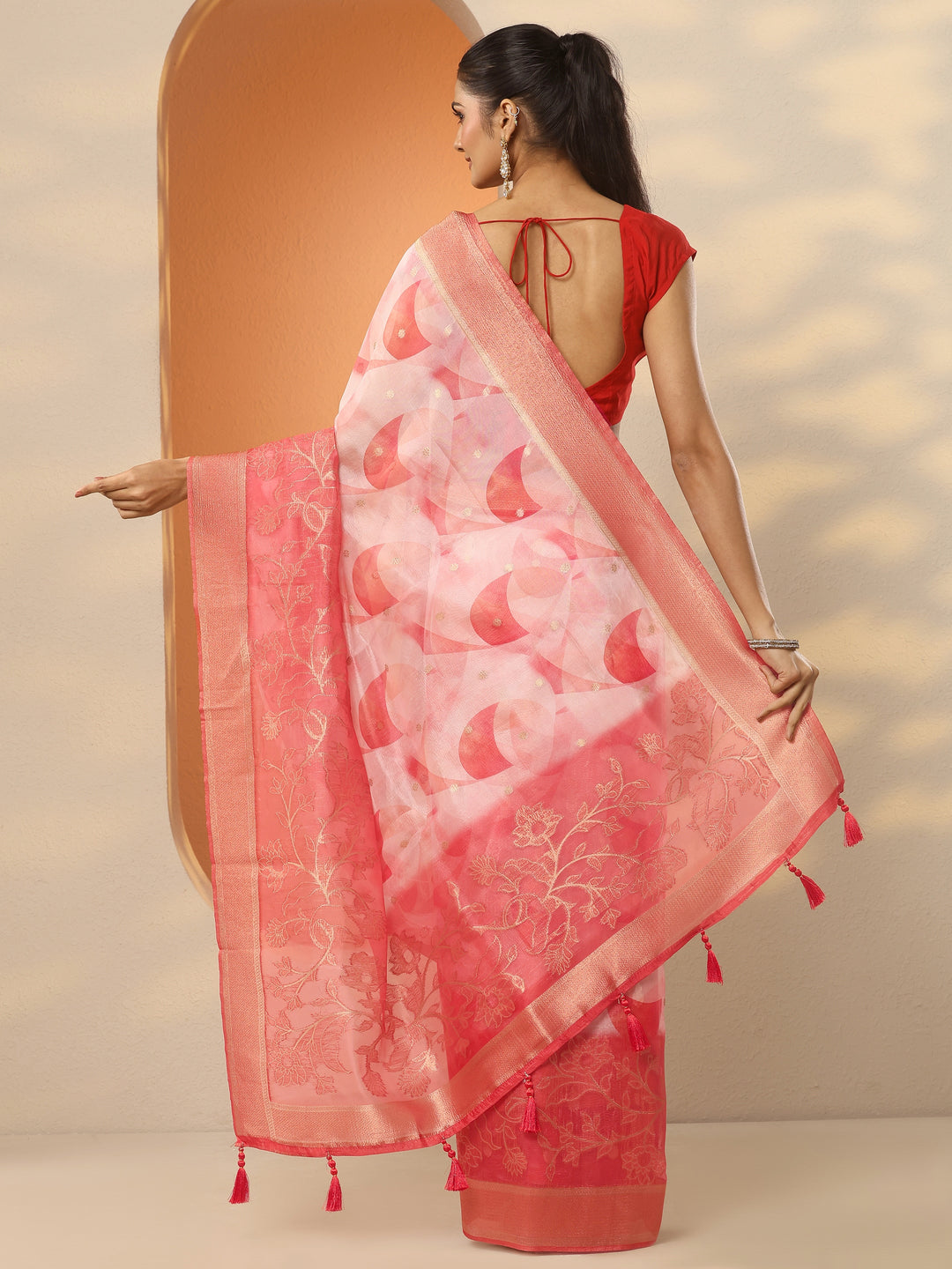  Coral Printed Organza Saree With Unstitched Blouse Piece 