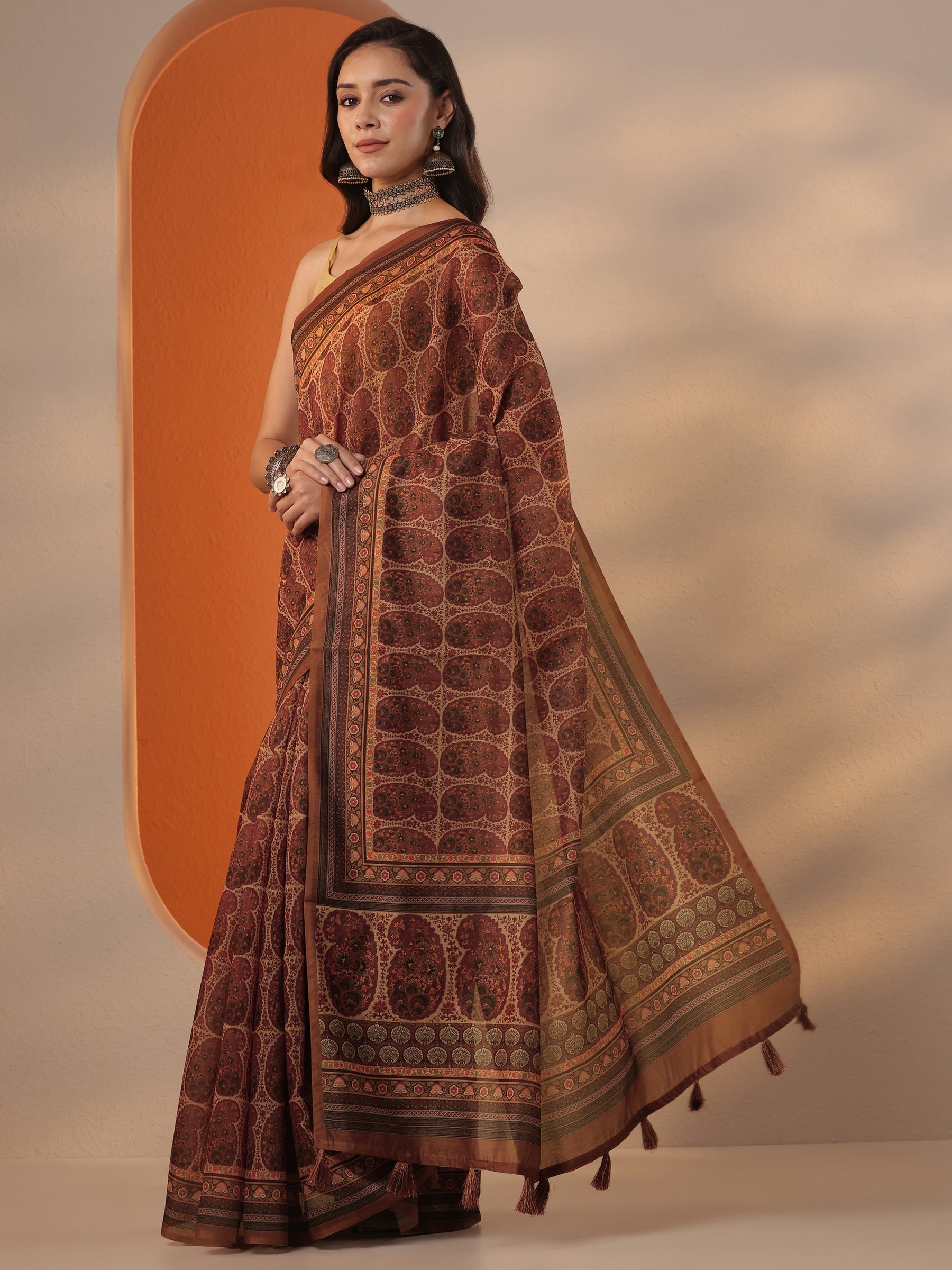 Brown Printed Silk Blend Saree With Unstitched Blouse Piece