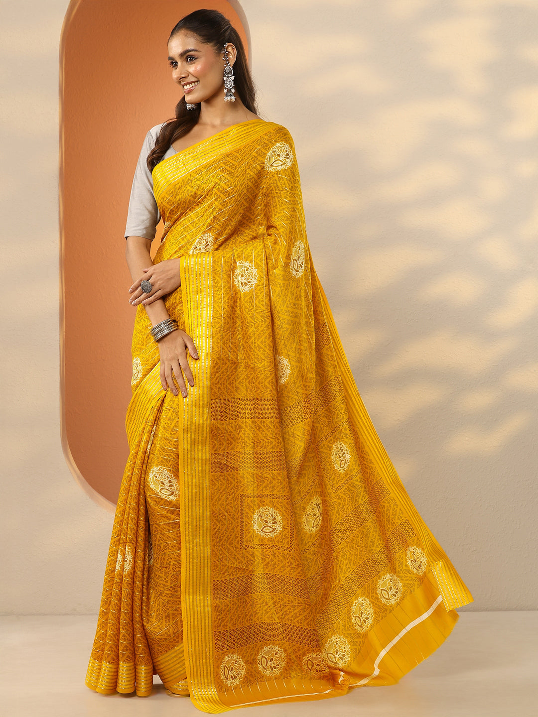  Mustard Printed Silk Blend Saree With Unstitched Blouse Piece 